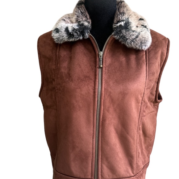 Vintage Valley Jackets & Blazers - Vintage Valley Women's Brown Faux Suede & Fur Zip Vest Large